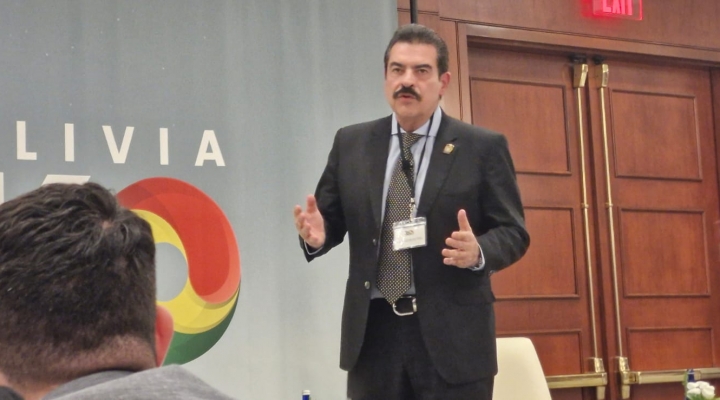 Manfred Reyes, alcalde de Cochabamba y candidato presidencial, durante su intervención en el evento Bolivia360 Day en la Universidad de Harvard. Foto: Brújula Digital.
