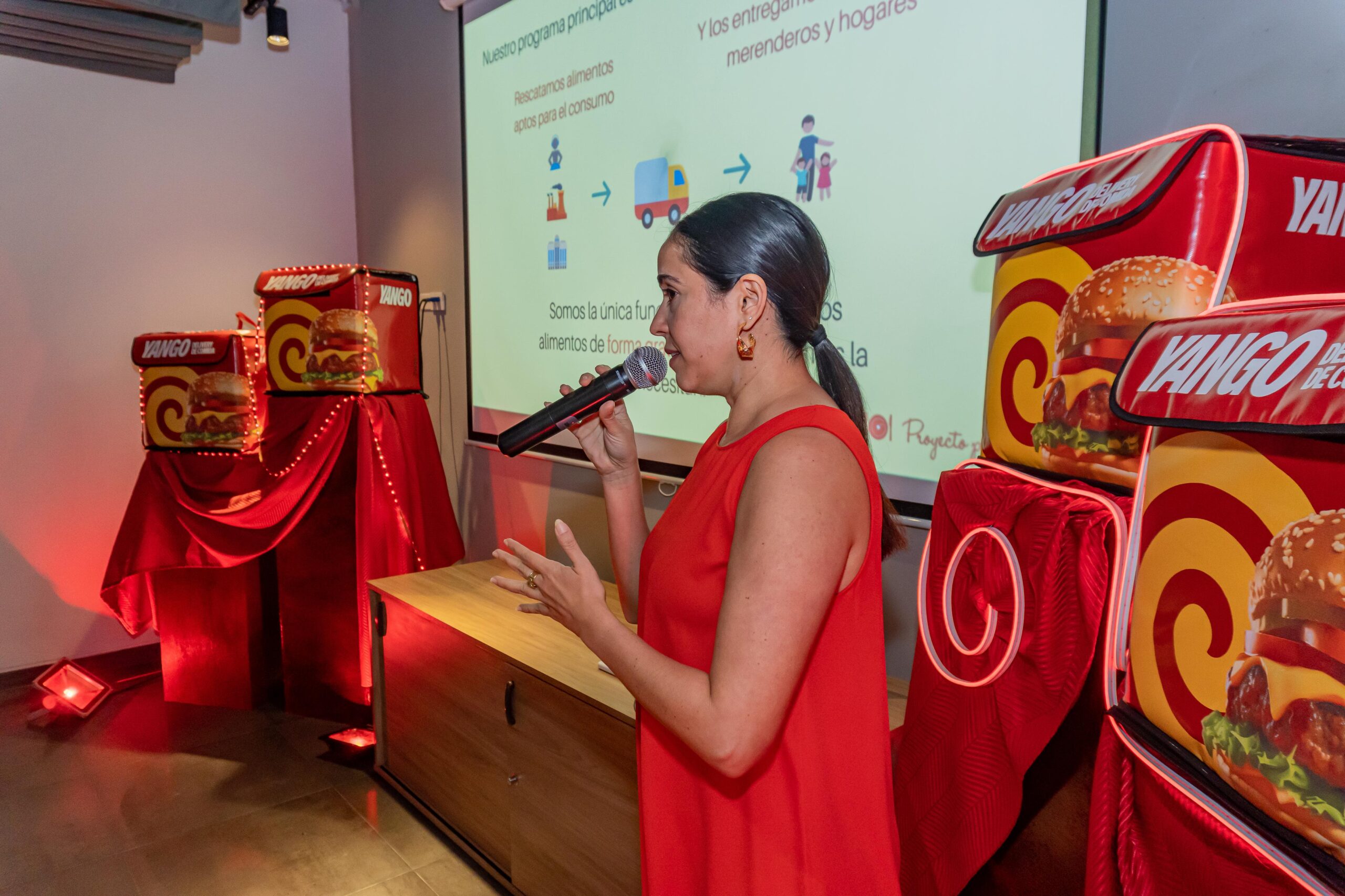 Gabriela Molina, representante de Plato Lleno en Bolivia, lideró la capacitación dirigida a los restaurantes socios de Yango para promover el aprovechamiento responsable de los alimentos.