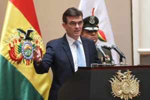 Paz posesiona al nuevo mando policial de Bolivia y ordena combatir la corrupción interna