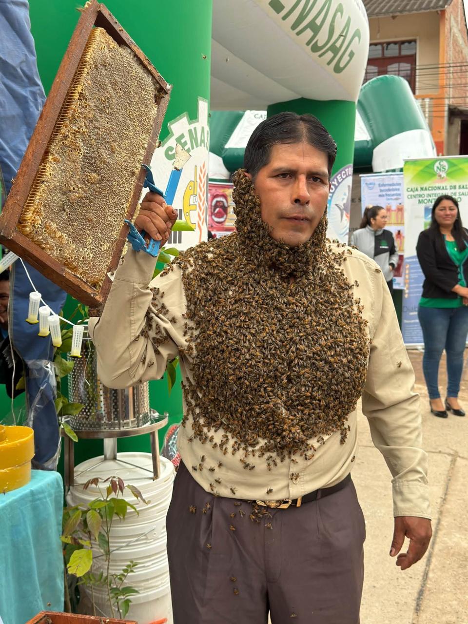 Lucio Eusebio Pinto en la Feria Nacional de la Apicultura 2026 realizada en Monteagudo, Chuquisaca | Foto: Cortesía