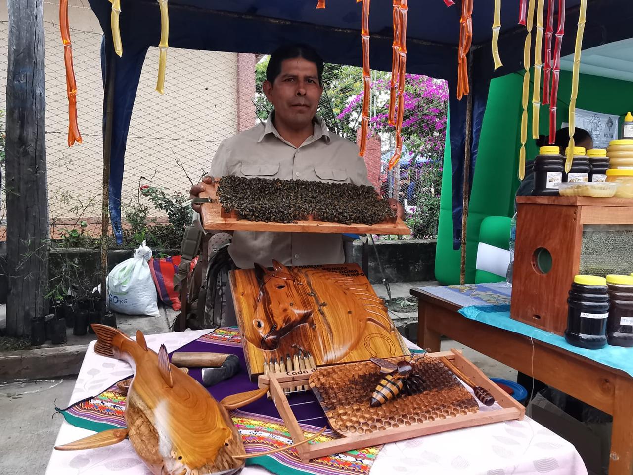 Lucio Eusebio Pinto en la Feria Nacional de la Apicultura 2026 realizada en Monteagudo, Chuquisaca | Foto: Cortesía