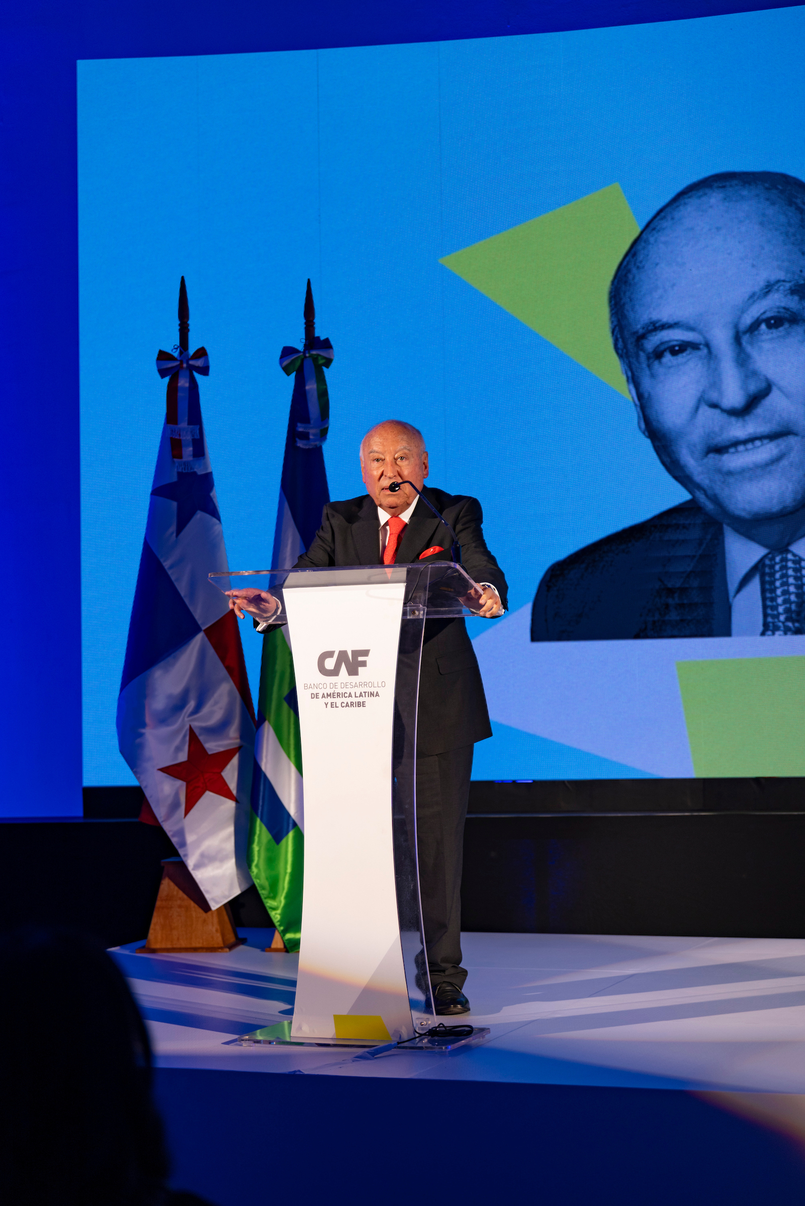 Premio “Enrique García” de CAF promueve el liderazgo en  jóvenes de los países de la región