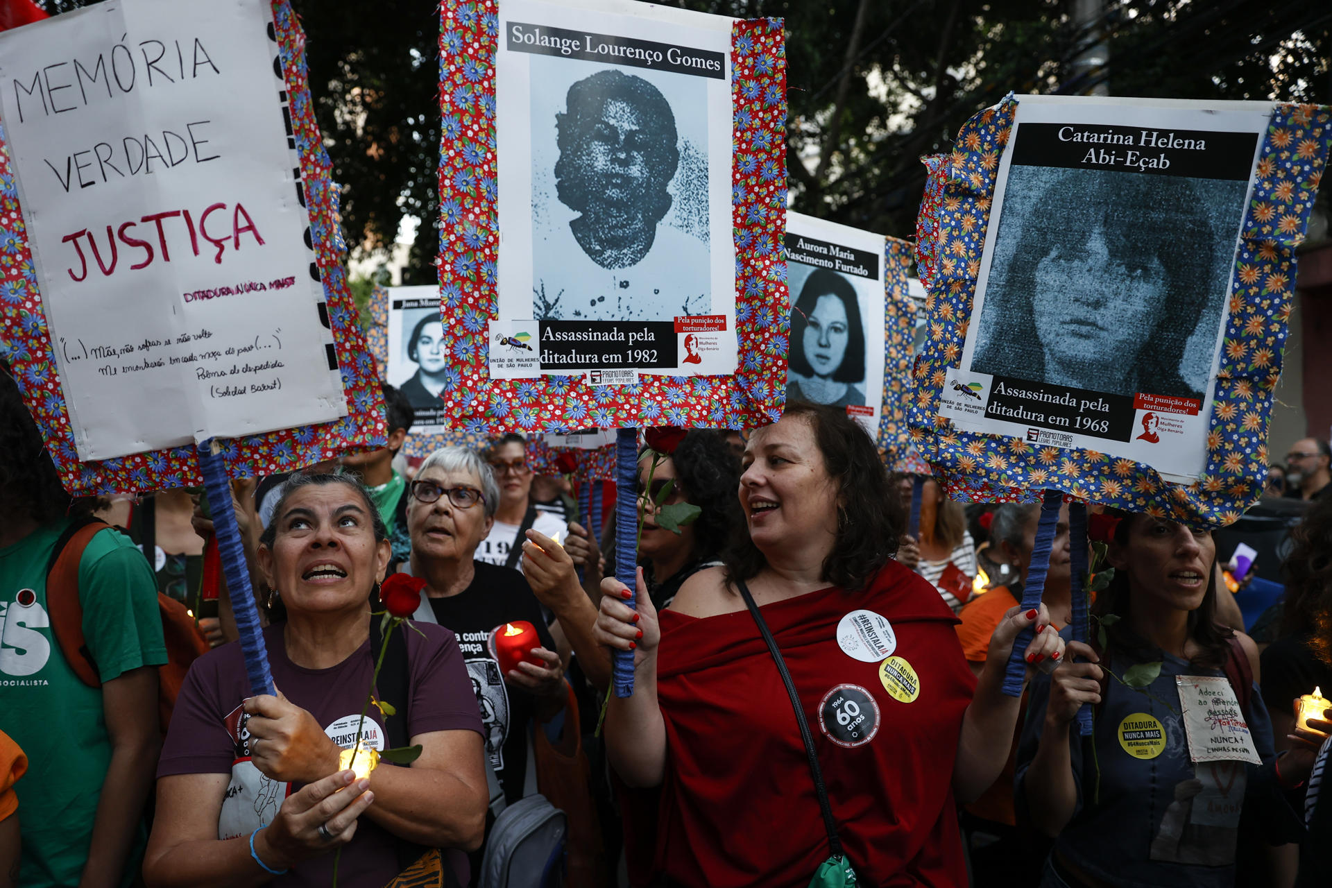 Víctimas de la dictadura brasileña marchan contra el olvido en el 60 aniversario del golpe militar