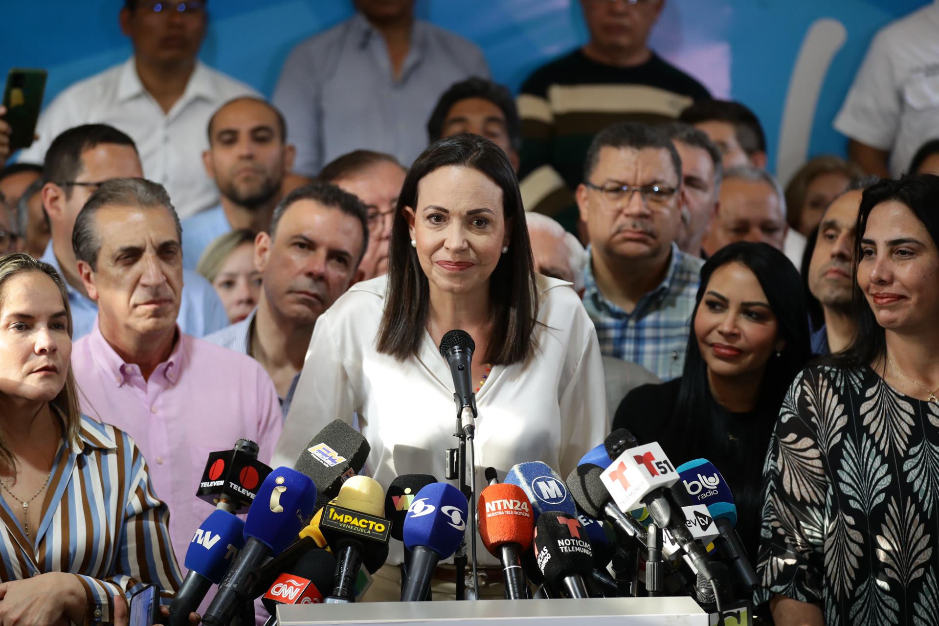 María Corina Machado dice que hay tiempo para poder sustituir al candidato presidencial