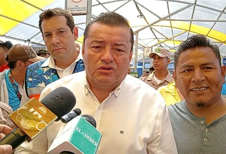 Johnny Fernández ajusta su Gabinete económico 