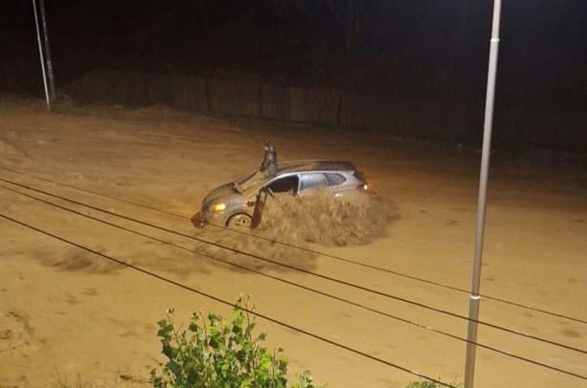 Un muerto y gran angustia por desborde del río Achumani en La Paz