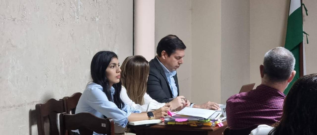 Postergan nuevamente la audiencia por el caso “decretazos” por ausencia de Camacho