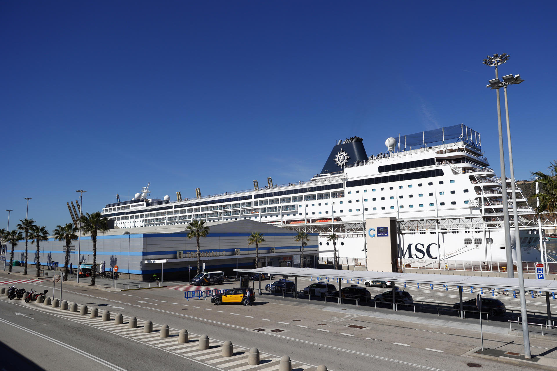 Familiares de bolivianos atrapados en un crucero exigen que los dejen bajar, pero la Policía alerta que tendrían “visados falsos”