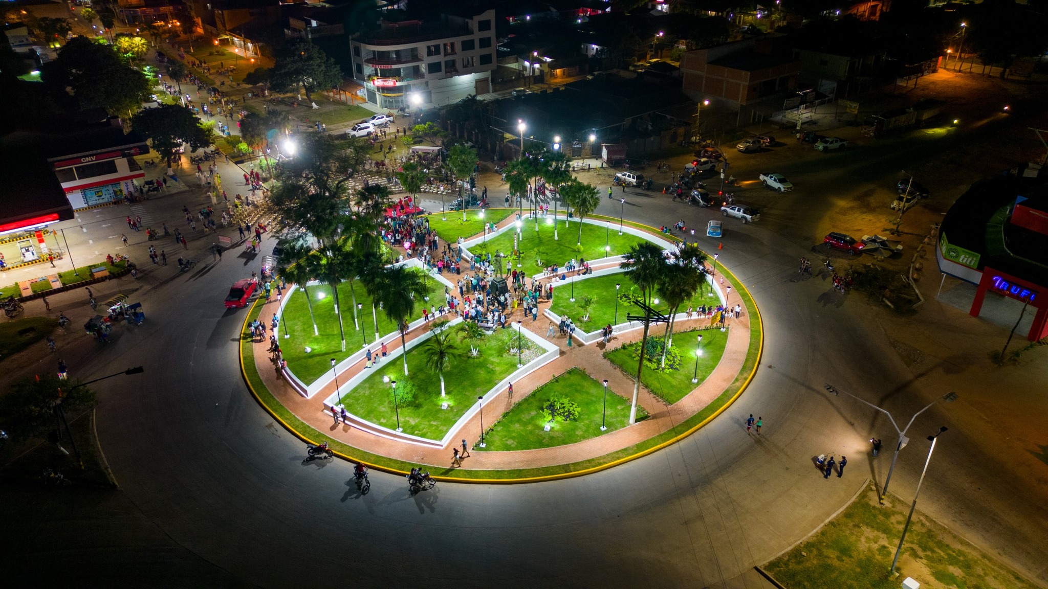 Montero celebra la inauguración de la Rotonda Norte y rinde homenaje a un destacado ciudadano