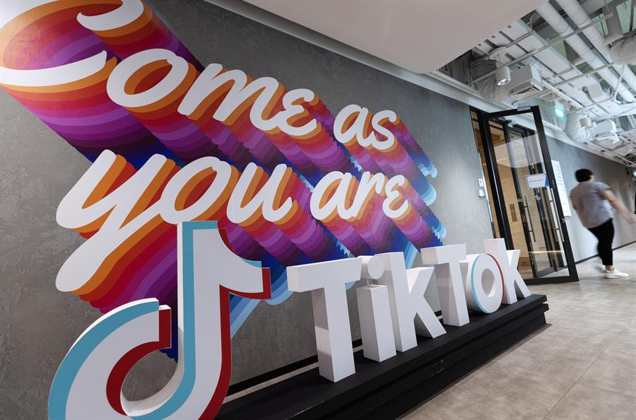 Bruselas amenaza con suspender TikTok Lite en España y Francia por riesgo de adicción