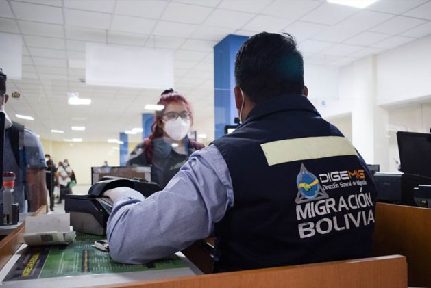 Migraciones niega que se haya entregado pasaportes bolivianos a 700 iraníes