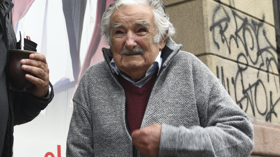 ¿Cómo fue la decisión de Pepe Mujica para anunciar que sufre un cáncer de esófago?