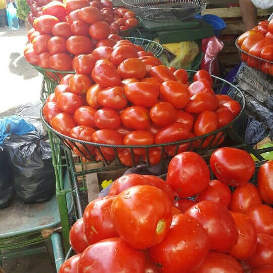 Tomates, huevos, queso y otros productos suben de precio en los mercados