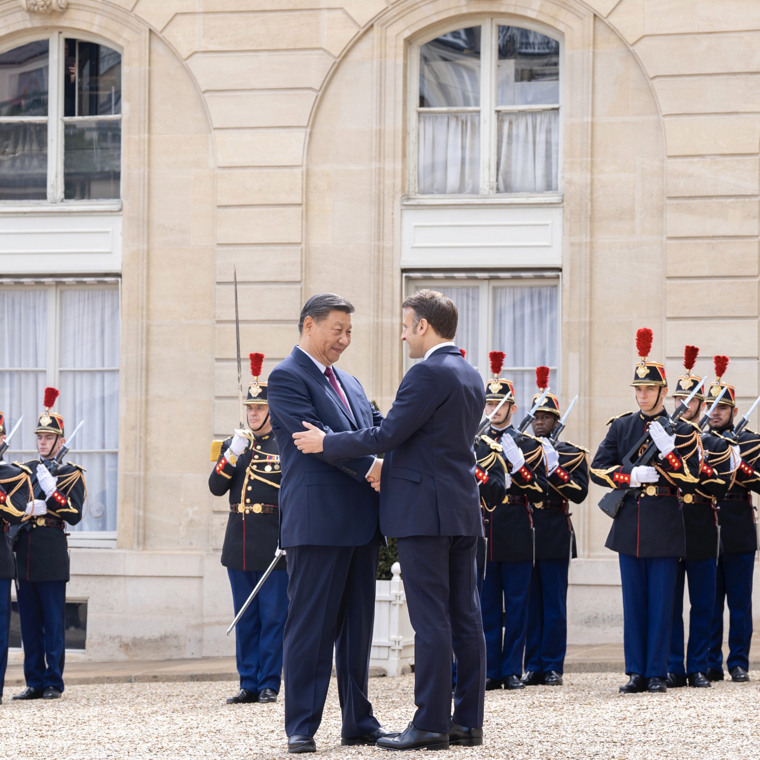 Macron apuesta ante Xi Jinping por una relación “equilibrada” entre la UE y China