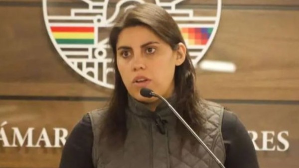 Andrea Barrientos: “Israel Huaytari es el peor presidente de Diputados de la historia”