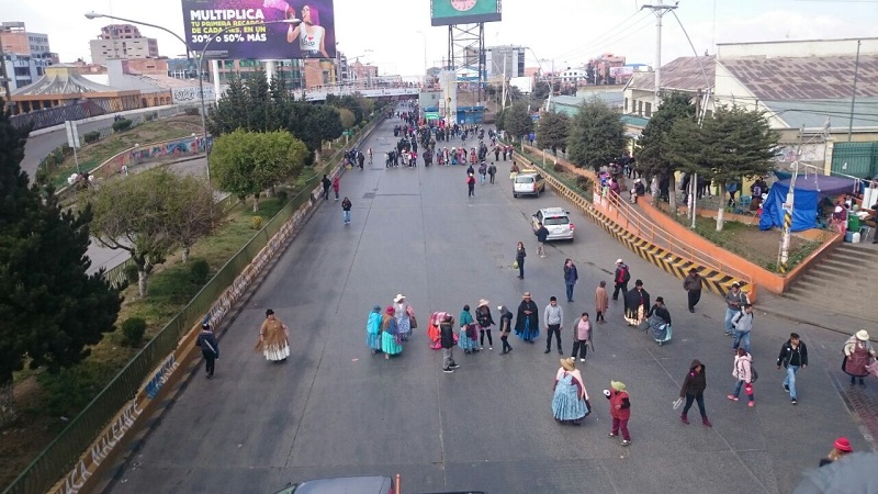 Bloqueos: Vecinos y gremiales inician protestas en El Alto y en Yapacaní toma dos pozos