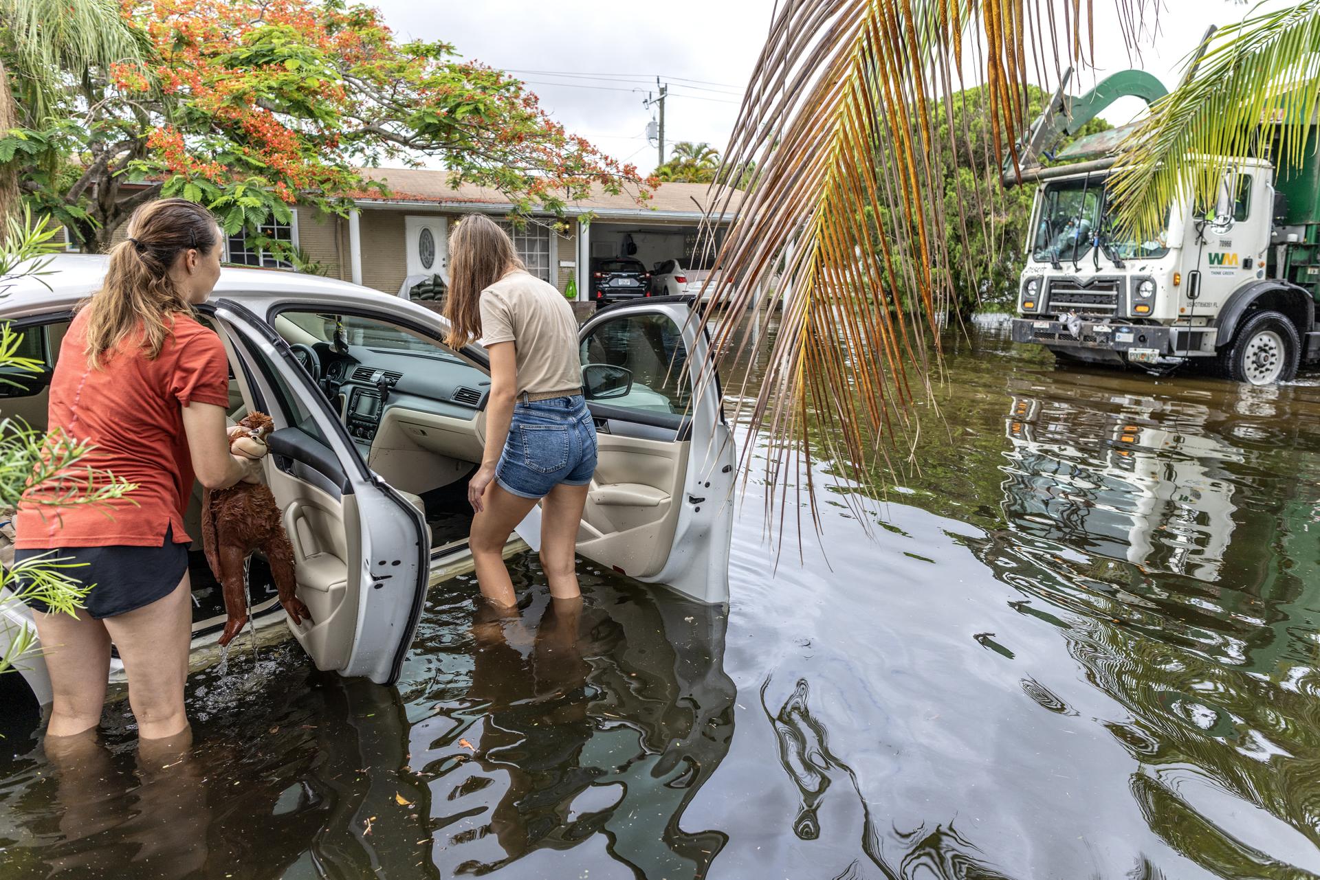 Florida declara el estado de emergencia por graves inundaciones en cinco condados sureños