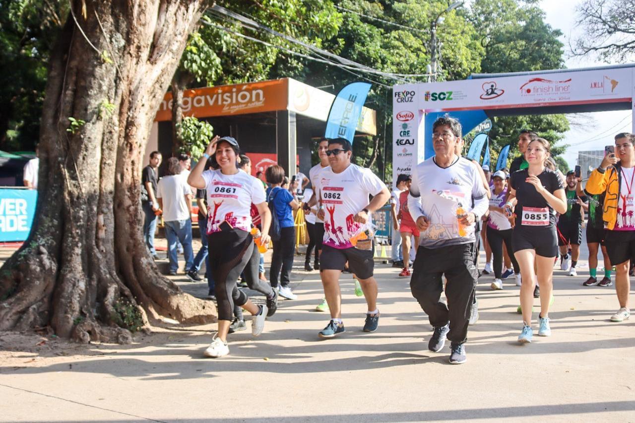 Diez competidores participan de la carrera de 24 horas en el No Finish Line