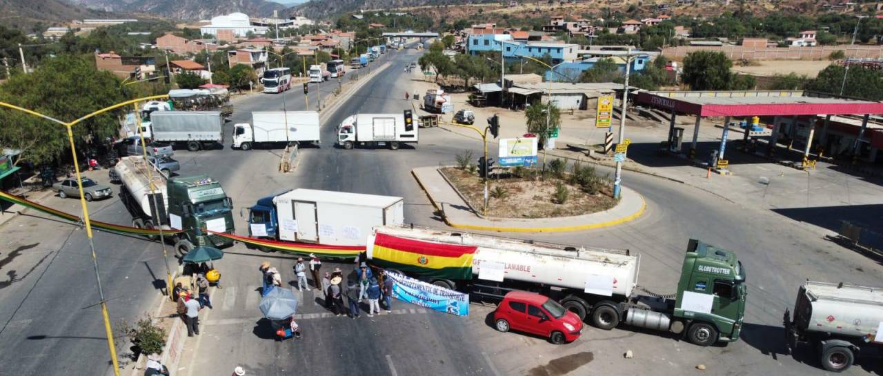 Transportistas continúan hoy con el bloqueo de carreteras tras fracaso del diálogo