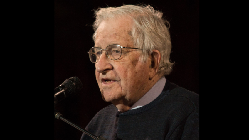 El intelectual Noam Chomsky es dado de alta de un hospital de San Pablo, Brasil