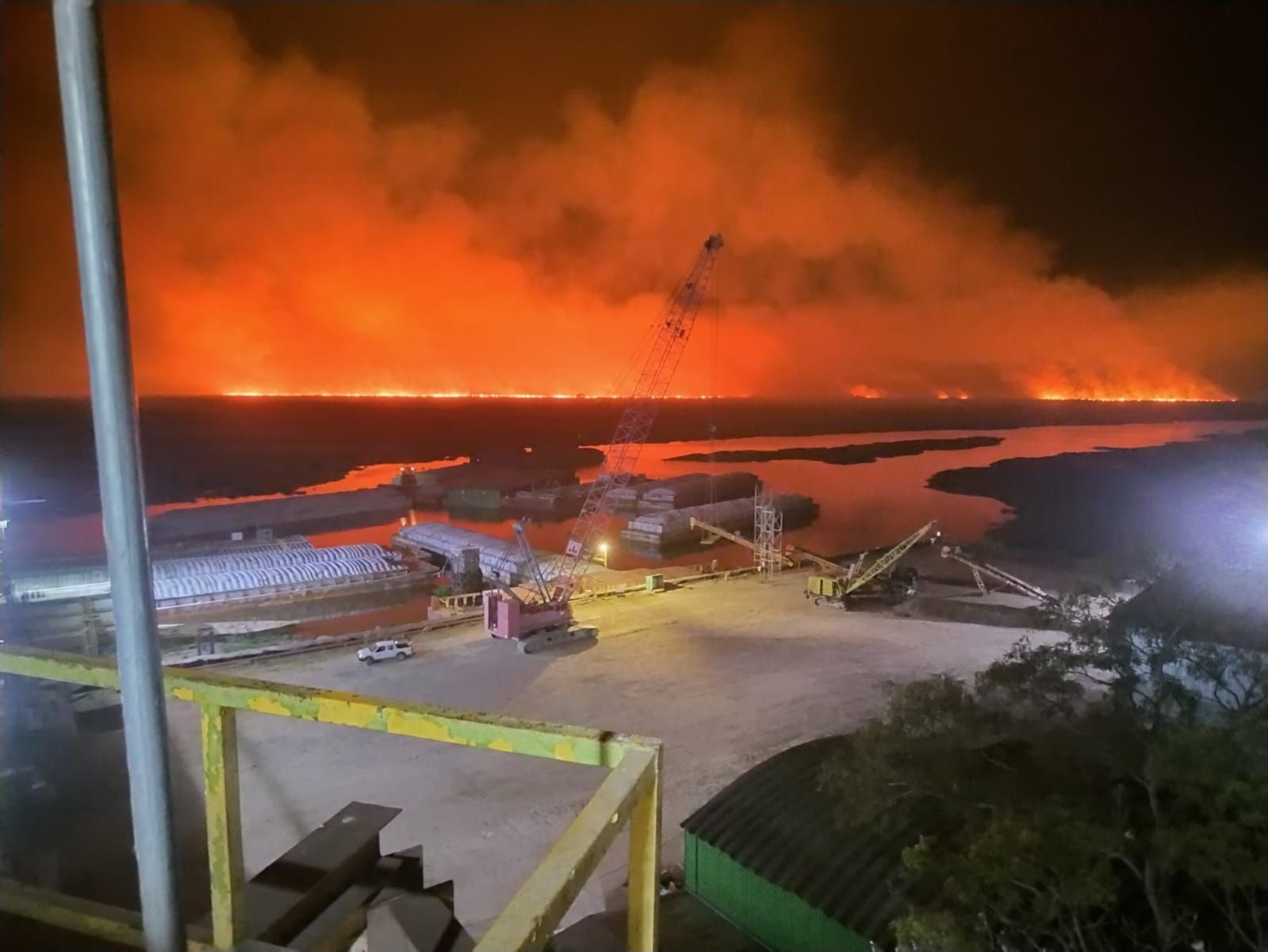 Incendio forestal en el Canal Tamengo afecta a Puerto Quijarro y Puerto Suárez