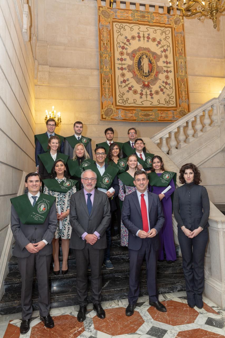 Primera graduada con doble titulación de la UPSA con la Universidad de Navarra