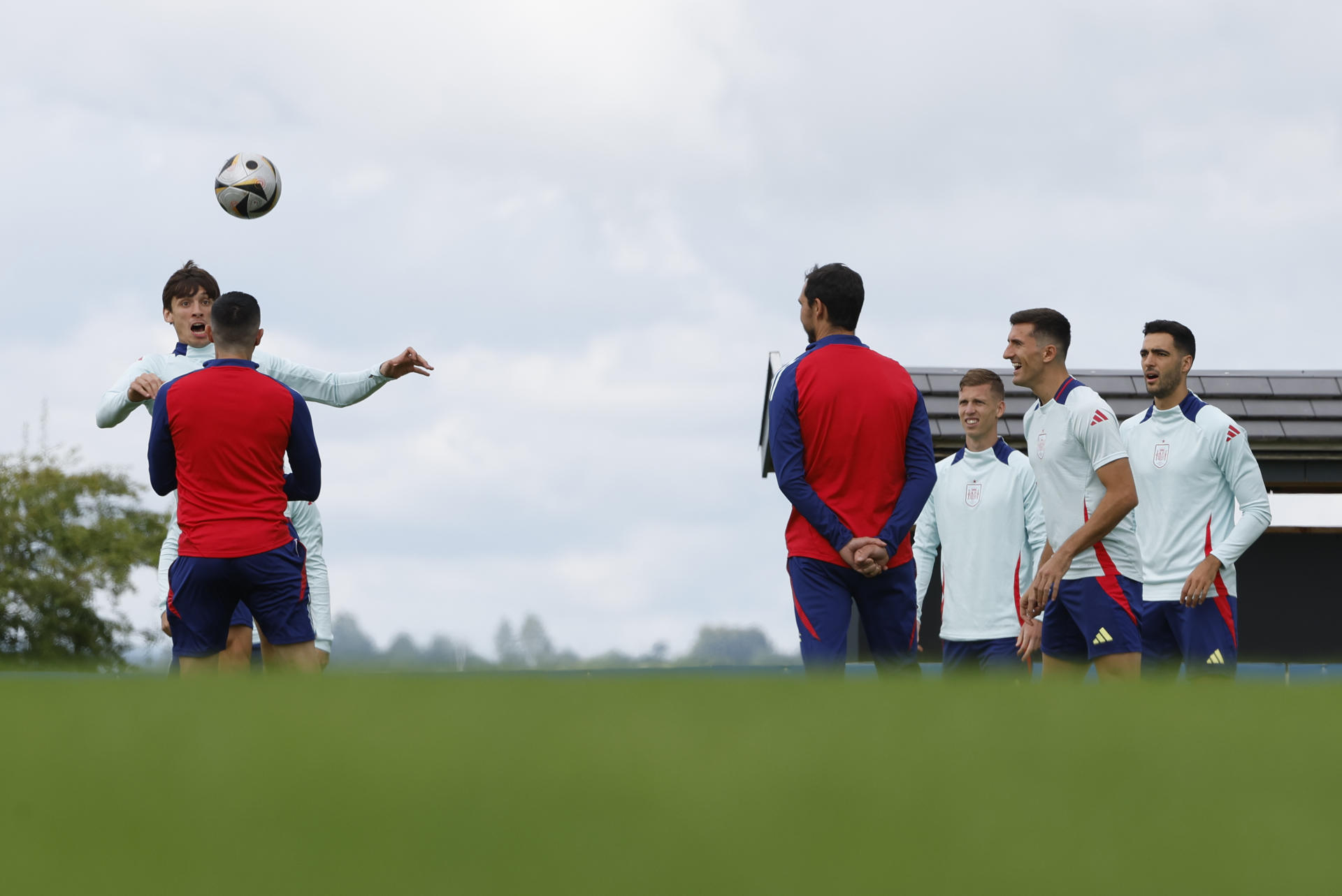 España prepara la final con Navas y con las bajas de Ayoze y Pedri