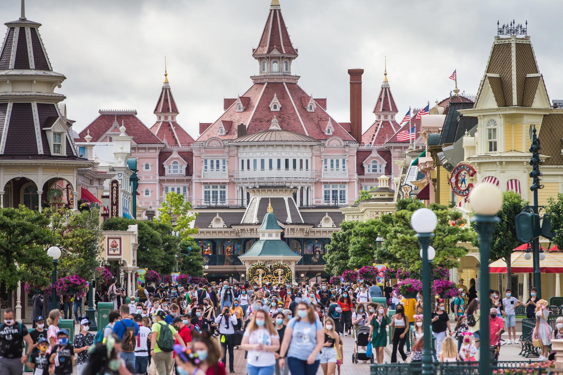 Disneyland París logra el récord Guinness por la mayor imagen aérea con 1.571 drones