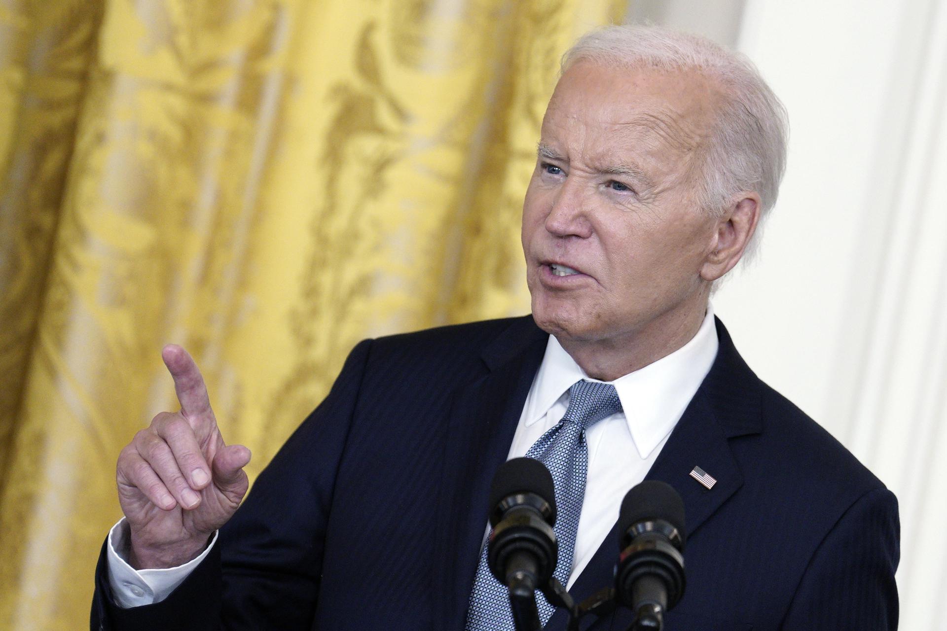 Joe Biden promete seguir “hasta el final” mientras se erosiona su apoyo en el Congreso