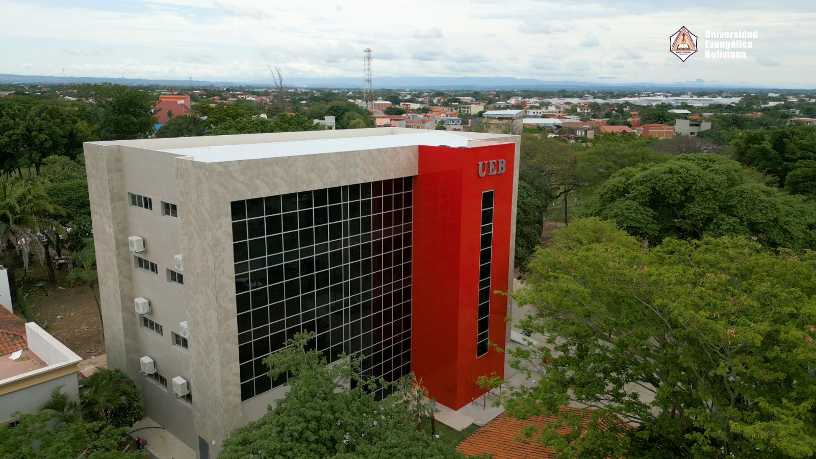 Universidad Evangélica Boliviana: 44 años de expansión y modernización tecnológica