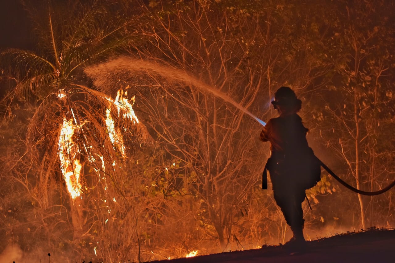 Bomberos forestales de la Gobernación priorizan el resguardo de comunidades en Roboré