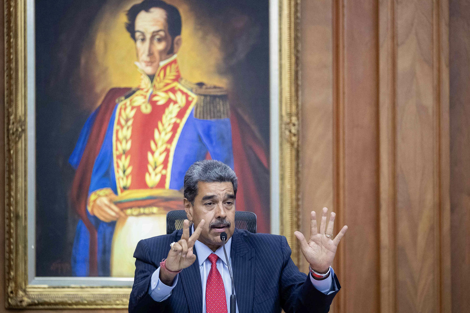 Nicolás Maduro: “No le vamos a entregar a esta oligarquía fascista el poder político”