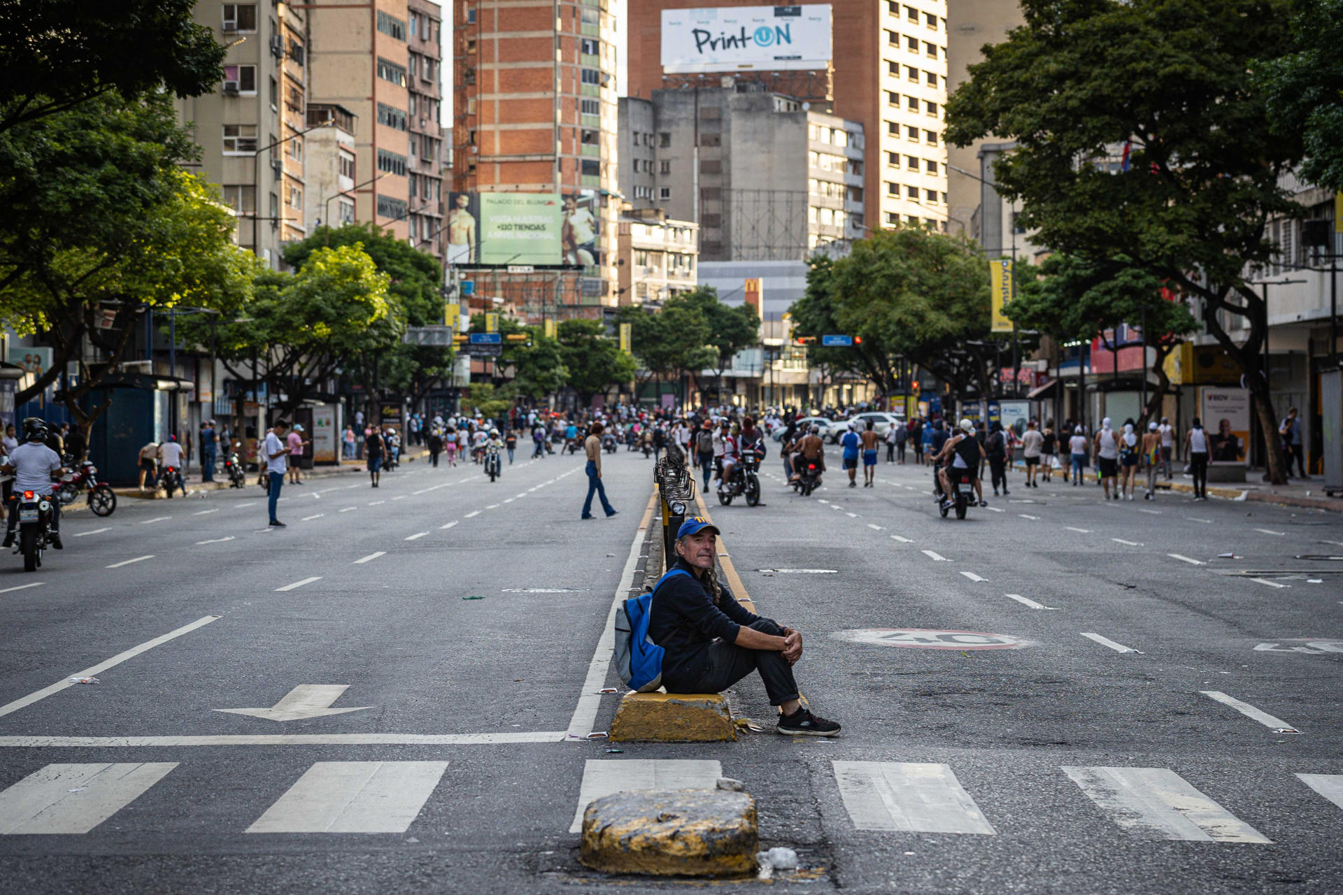 Miles de personas protestan en Venezuela por el resultado oficial de las elecciones