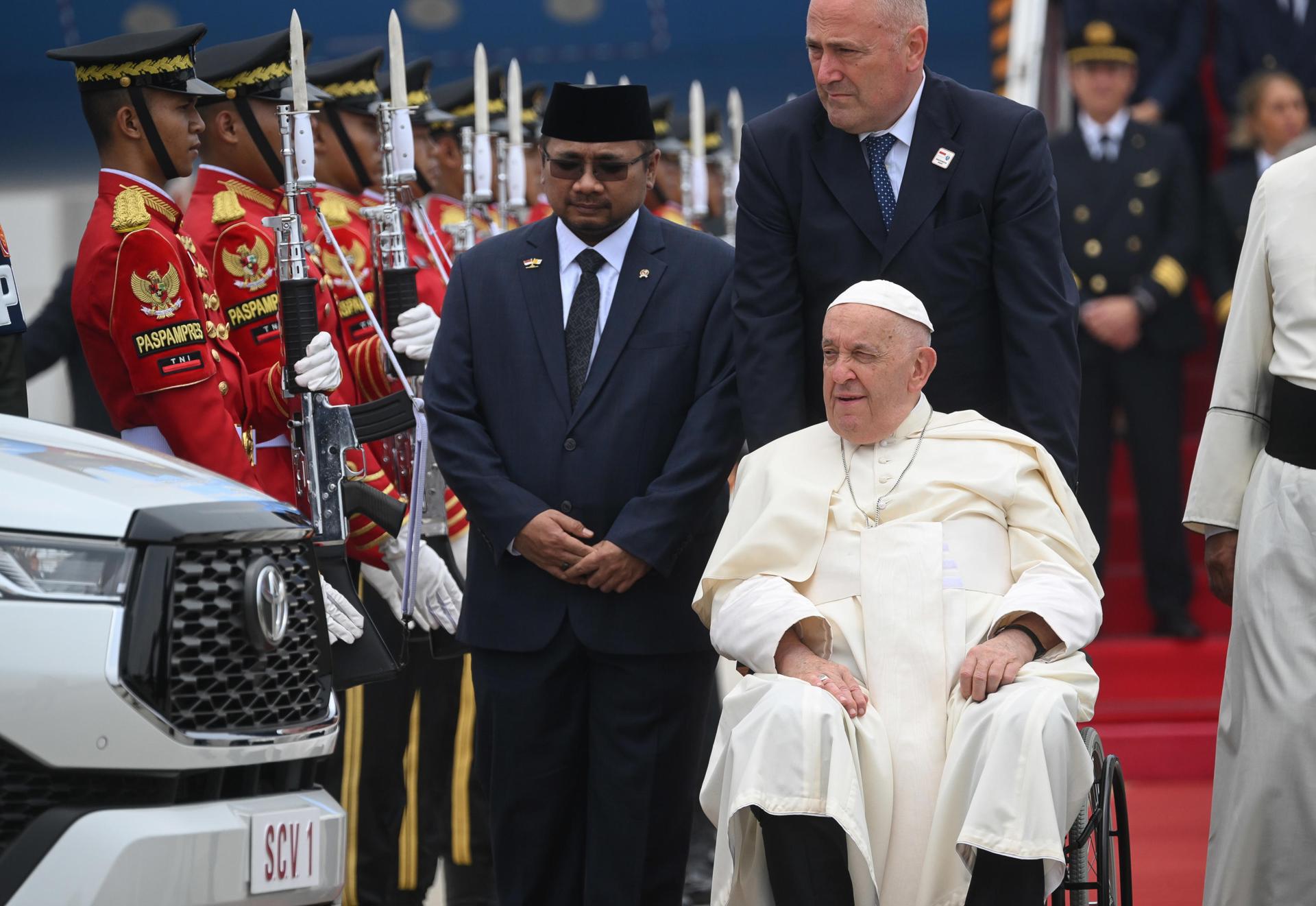 El papa llega a Indonesia, “ejemplo de convivencia”, para relanzar los lazos con el islam