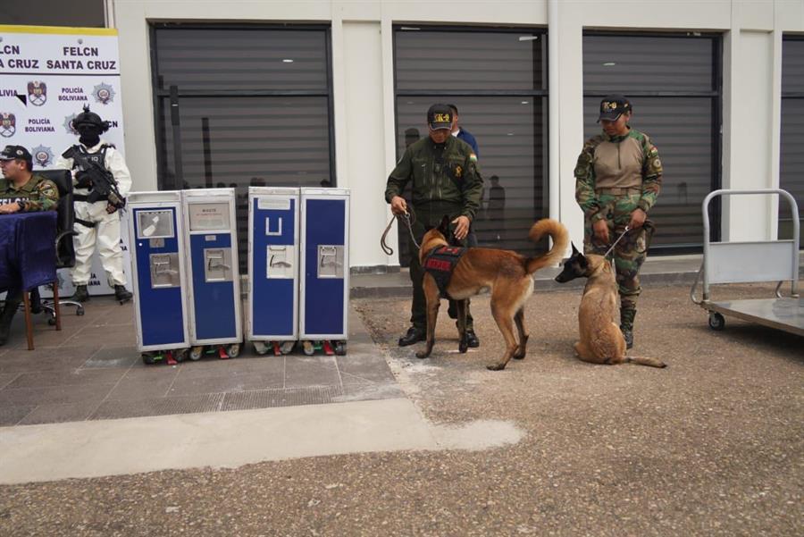 Arrestan a 37 personas tras encontrar cocaína en un avión que iba de Bolivia a España