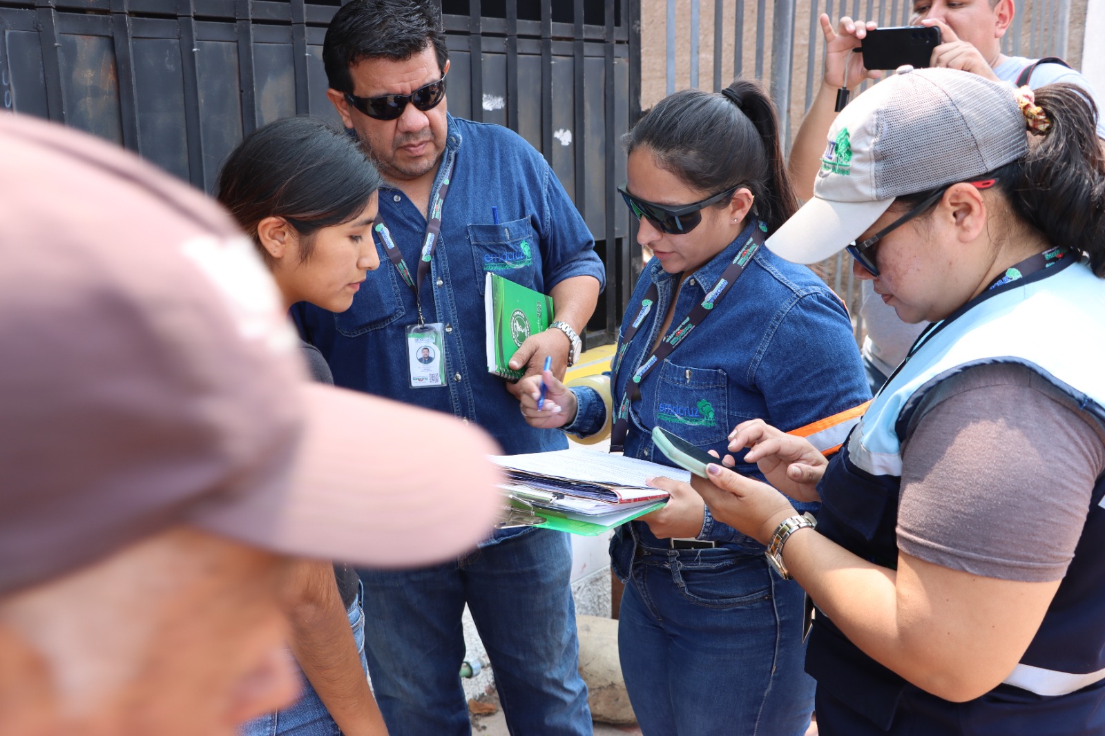 EMACRUZ notifica a 650 viviendas por no contar con canastillo para colocar sus residuos