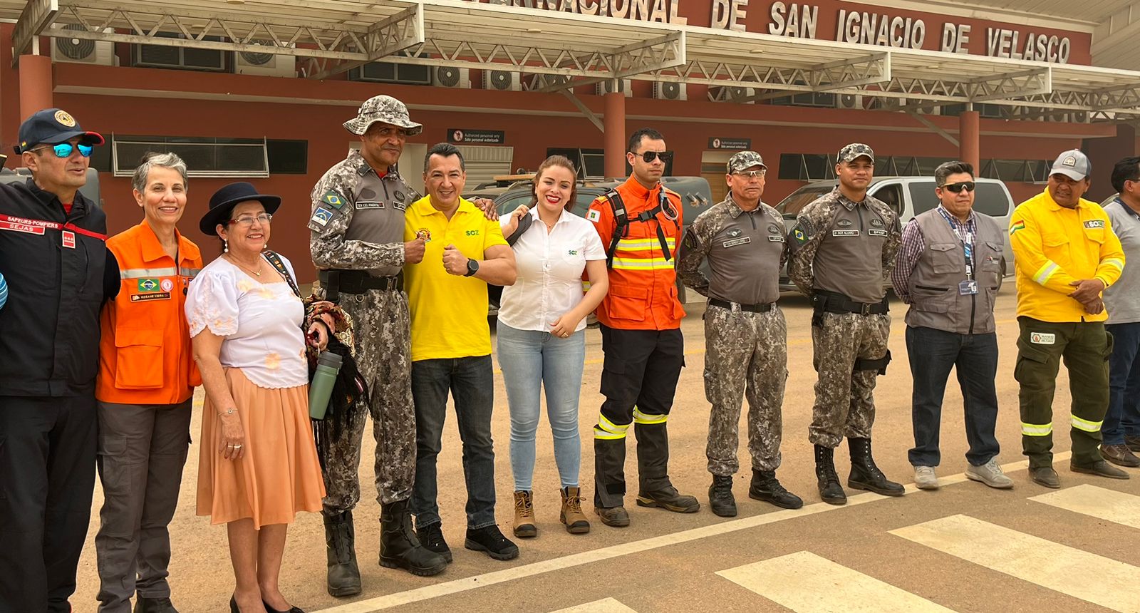 Llegan bomberos forestales expertos de Brasil para coadyuvar en el combate a los incendios forestales en Santa Cruz