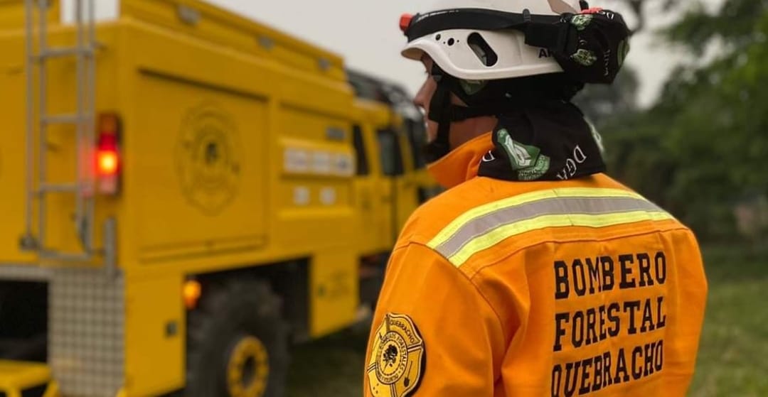 Bombero voluntario detalla el alto costo de equipamiento en la lucha contra los incendios