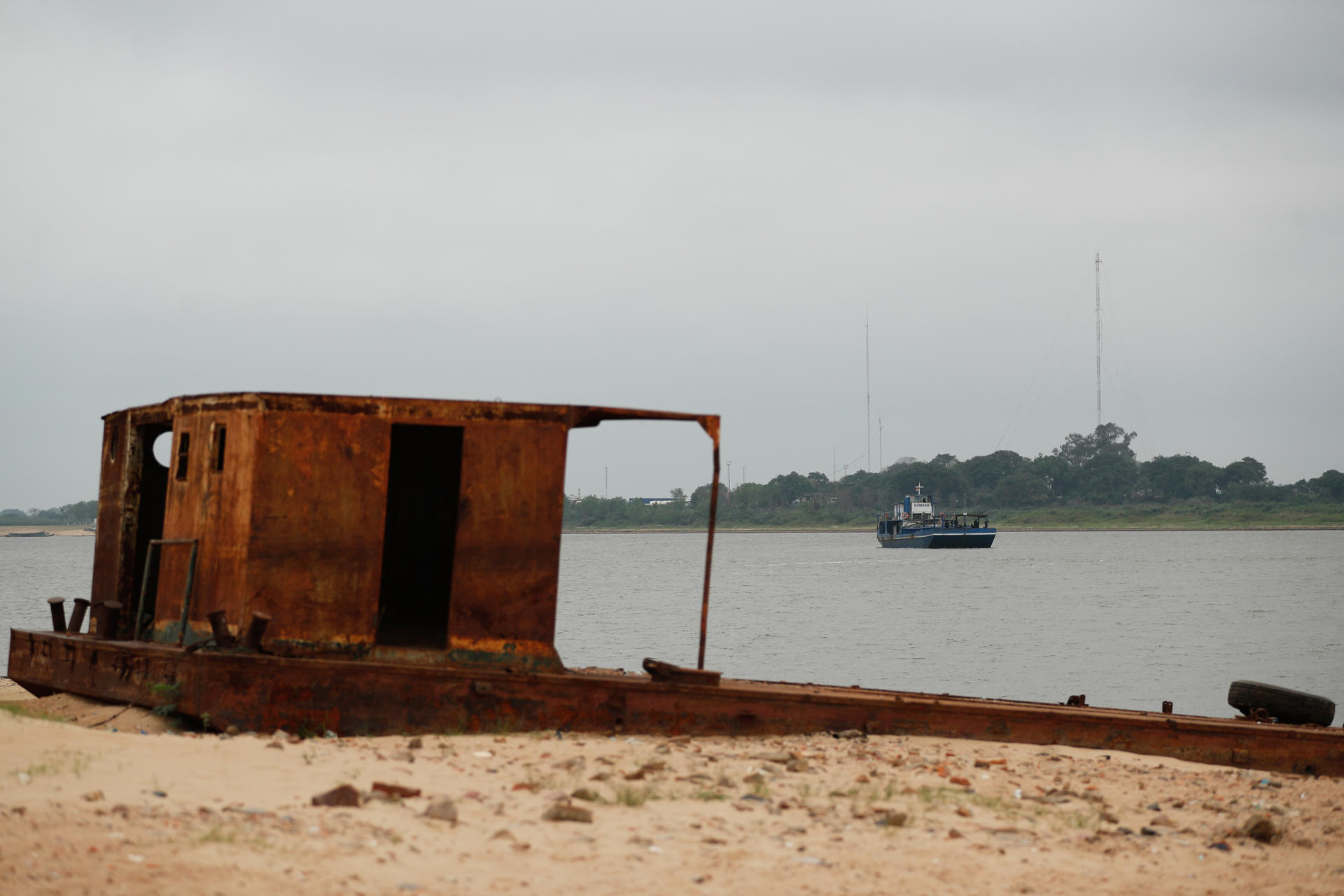 Principal río de Paraguay languidece por sequía que amenaza su mayor ruta para el comercio