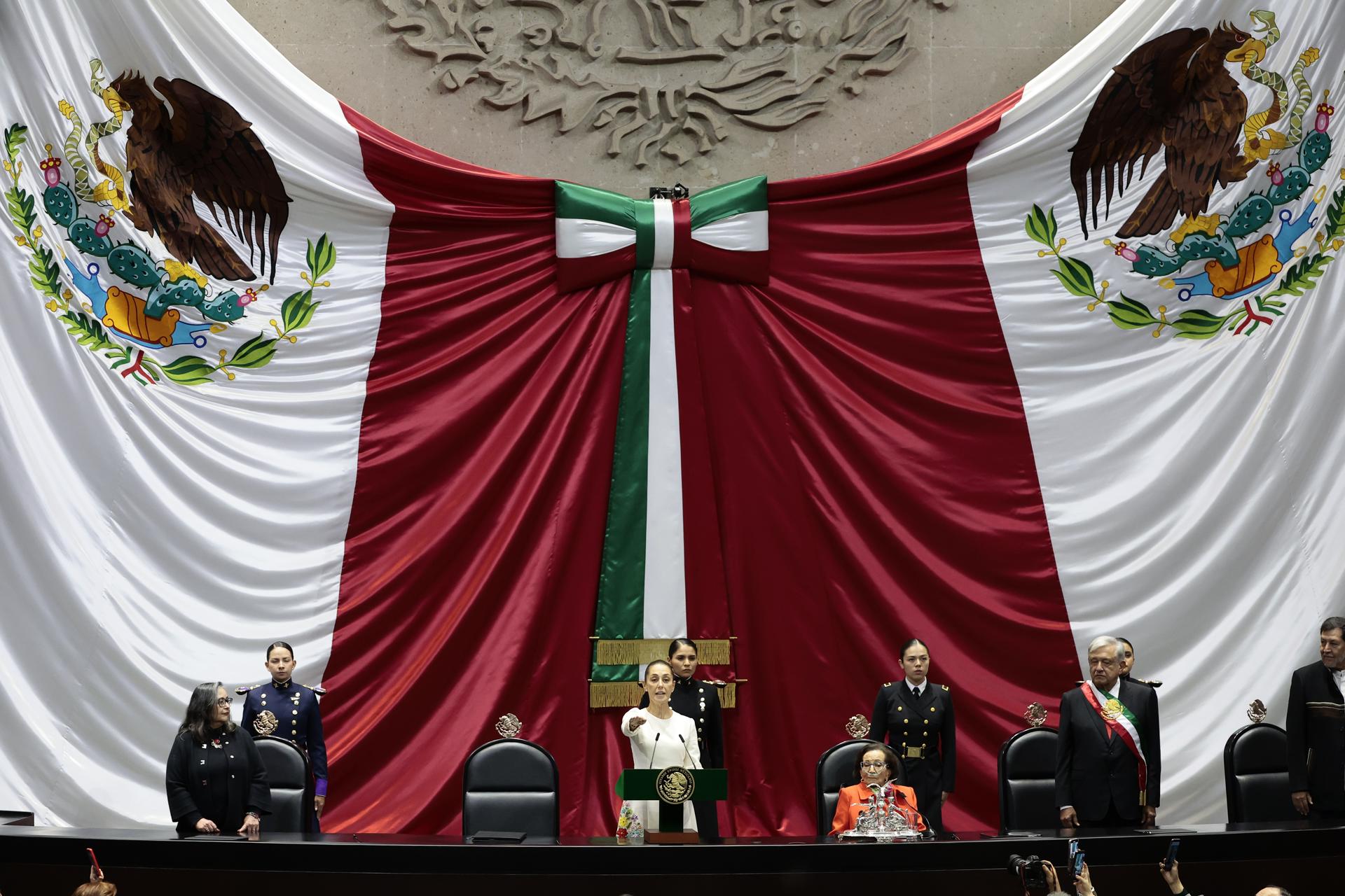 Claudia Sheinbaum asume como la primera mujer presidenta de México