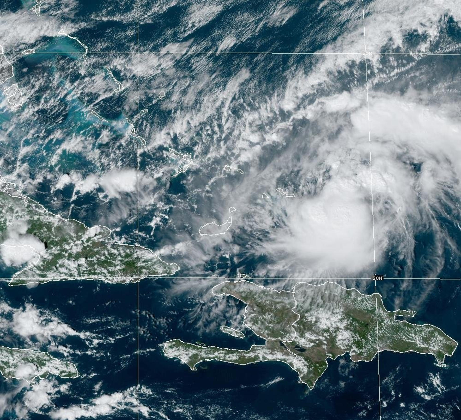 Cuba prevé que el huracán Óscar toque tierra tarde este domingo por su extremo nororiental