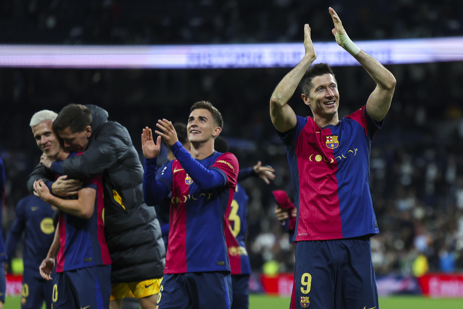 El Barcelona salvó su récord dejando en 42 partidos la racha sin perder del Real Madrid