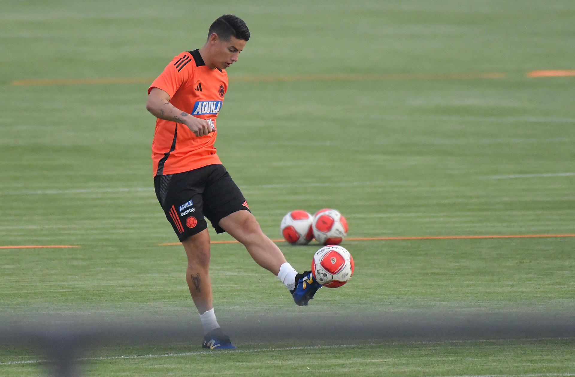 James Rodríguez se suma a Colombia y ya entrena a 2.558 metros de altitud en Bolivia