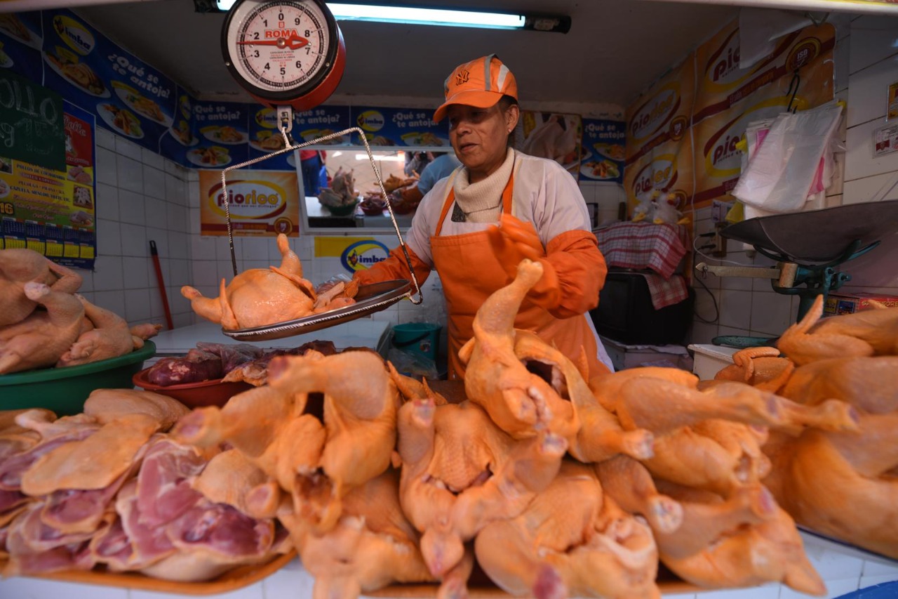 Gobierno traslada carne de pollo y res a La Paz para garantizar abastecimiento a precios justo