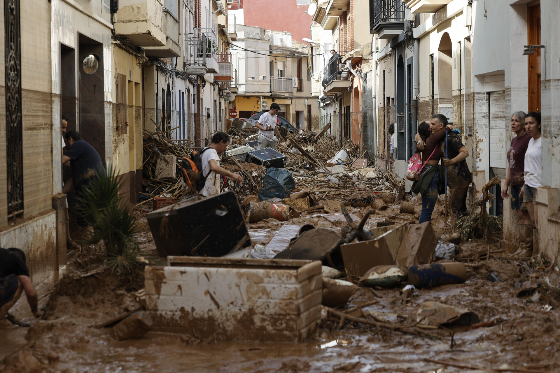 Un bombero venezolano en la zona cero del temporal en España: “No hay más terror que este”