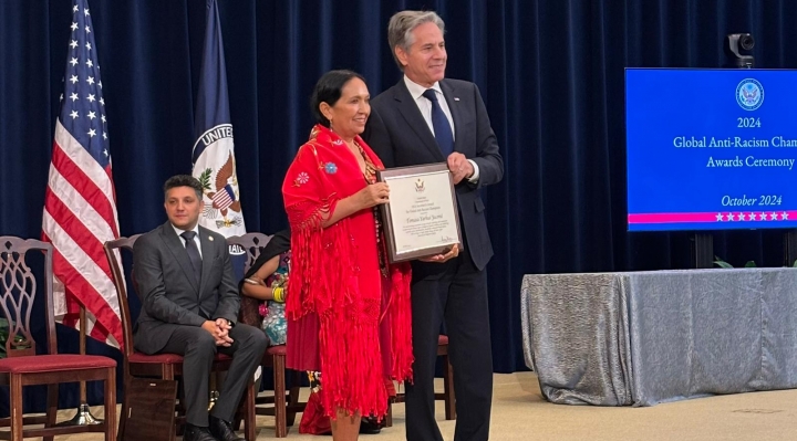 Tomasa Yarhui recibe el premio mundial contra el racismo por su defensa de los derechos de los pueblos indígenas