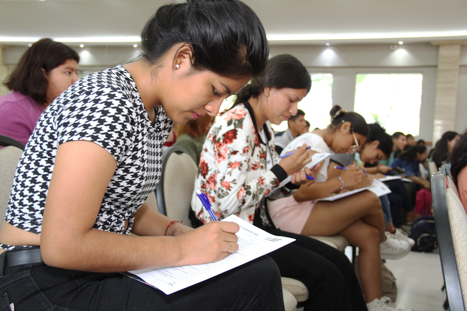 Inician los exámenes para los postulantes a las becas CREando valor 2024 de CRE