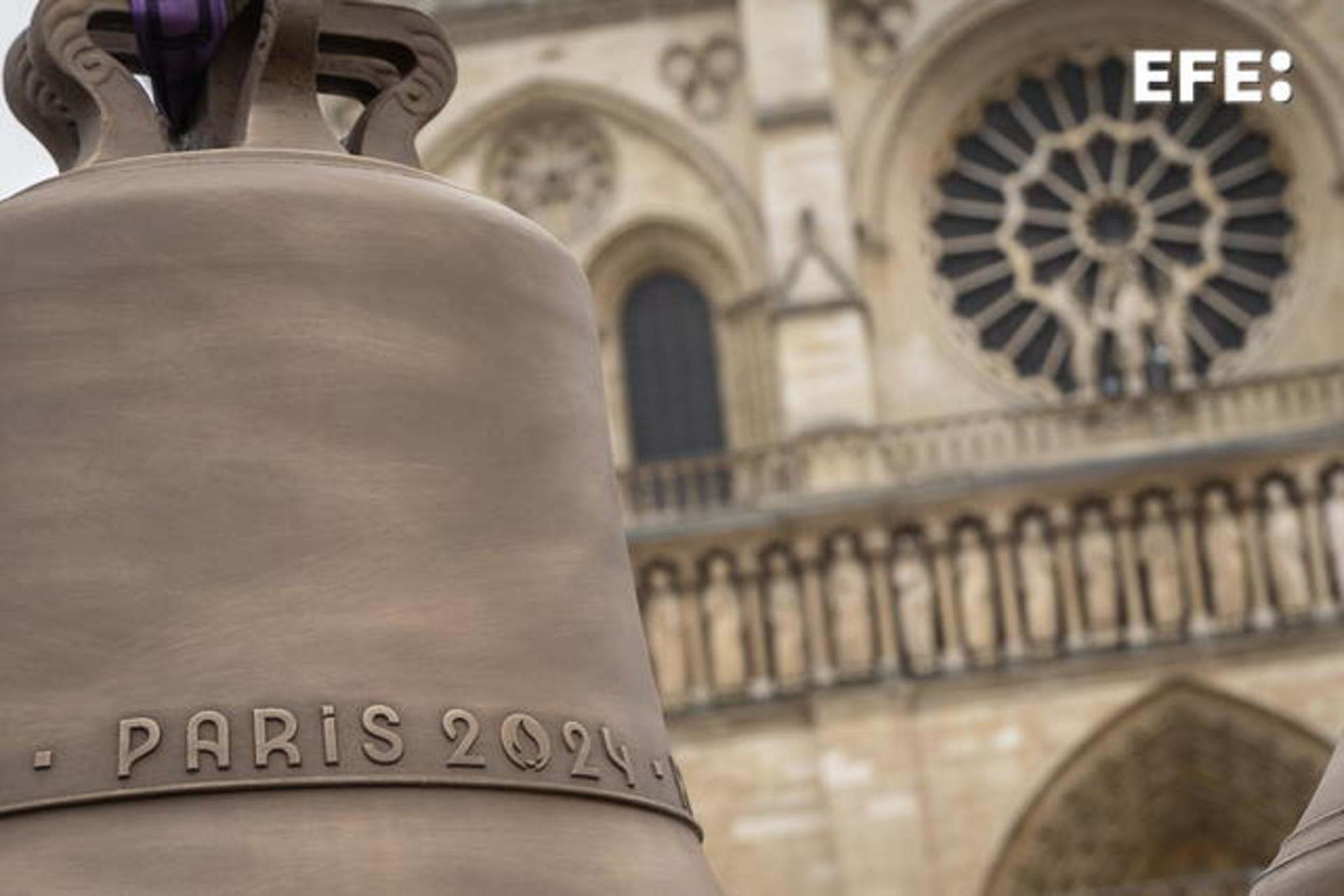 Notre Dame recibe la campana olímpica de París 2024