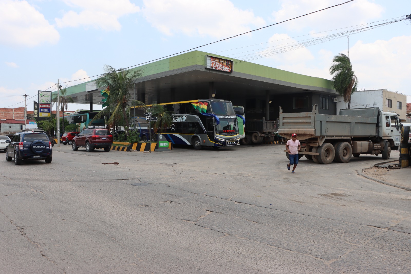 Desabastecimiento de combustible retrasa el servicio de aseo urbano en Santa Cruz