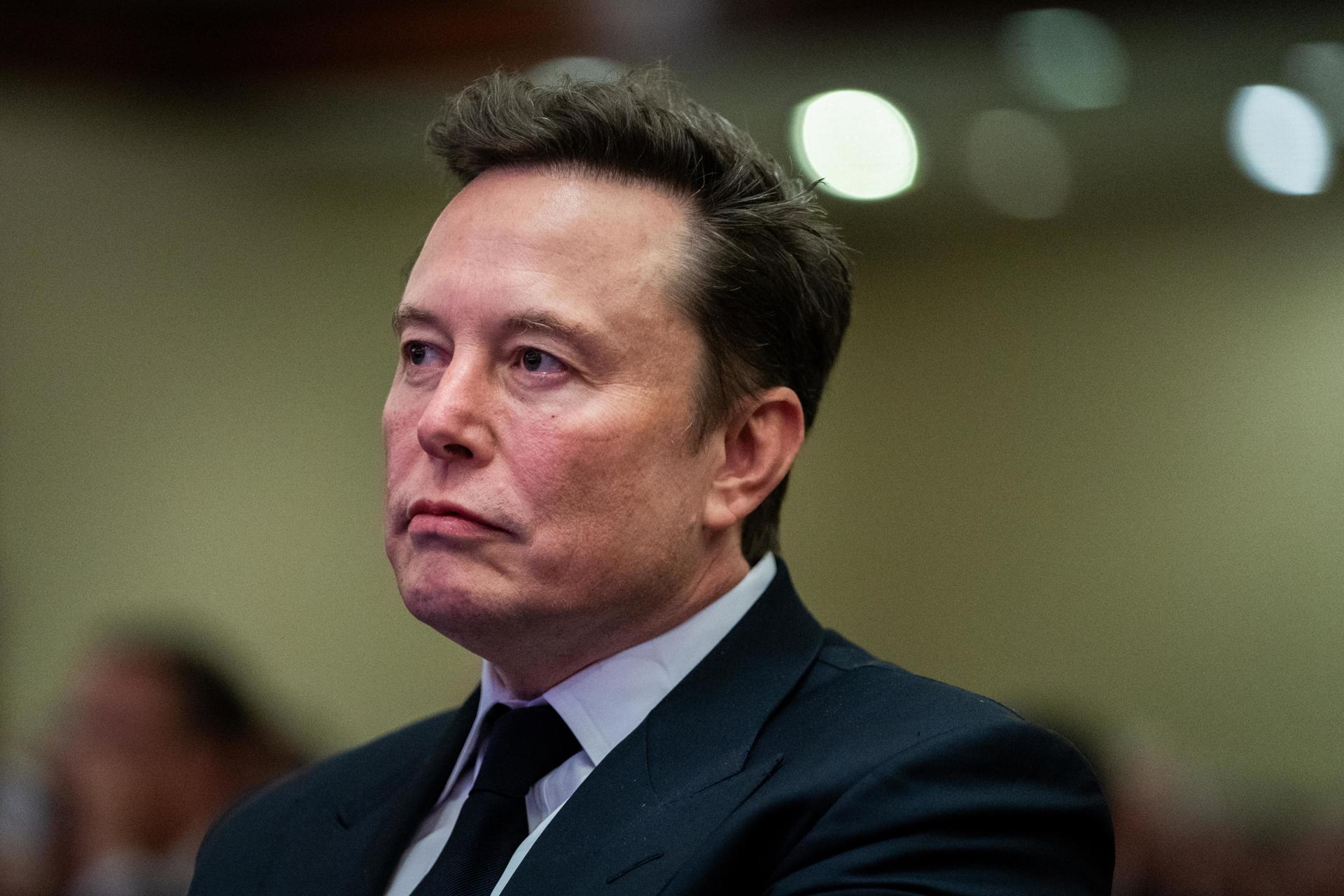 El “gran Elon Musk” convence a Donald Trump para “desmantelar” la burocracia de EE.UU.